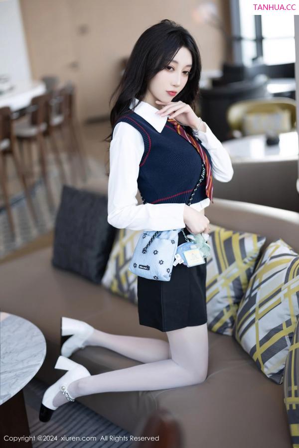 玥儿玥  [XiuRen]高清写真图 2024.03.18 No.8247 玥儿玥 丝袜美腿第13张图片